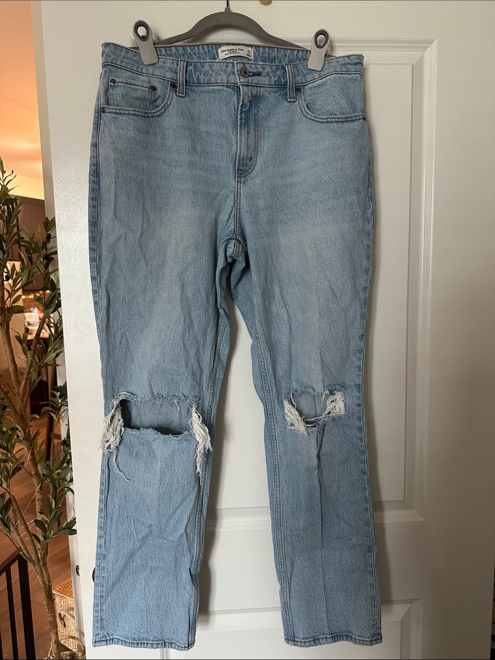 Abercrombie & Fitch Mid-Rise 90s Straight Curve Love Jeans